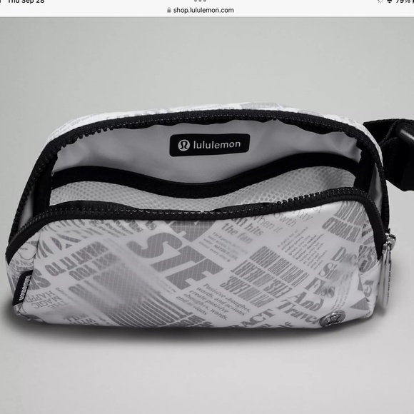 lululemon Everywhere Belt Bag in Manifesto Print WHT/BLK 1 L - Picture 5 of 6